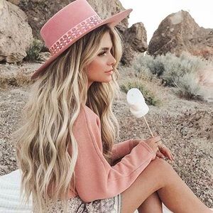 Lack of color Sierra rose hat.